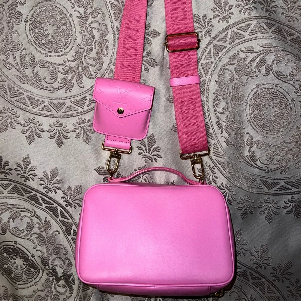 Louis Vuitton - Rose Utility Handbag/Crossbody - Picture 16 of 17